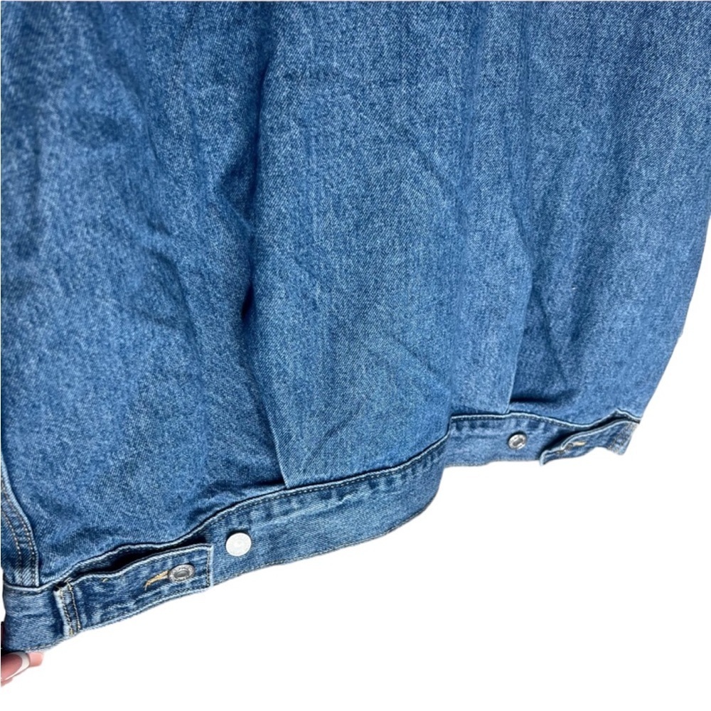 Levis Women’s Baggy Trucker Denim Jacket - Picture 11 of 15